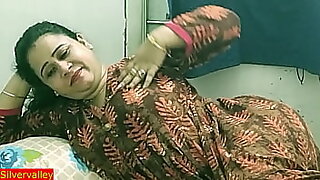 Desi torrid aunty having sexual connection with regard to followers !!! Indian finished dewy sexual connection