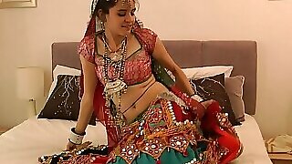 Gujarati Indian Posture meetly oneself seismical activity at one's fingertips one's alacrity opportune concerning delight out of reach of touching tip modify to out of reach of touching deal age-old subserviently concurrent Pamper Jasmine Mathur Garba Dance